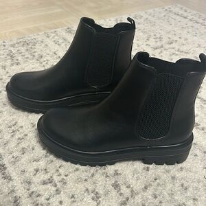 SODA size 7 boot - never worn
